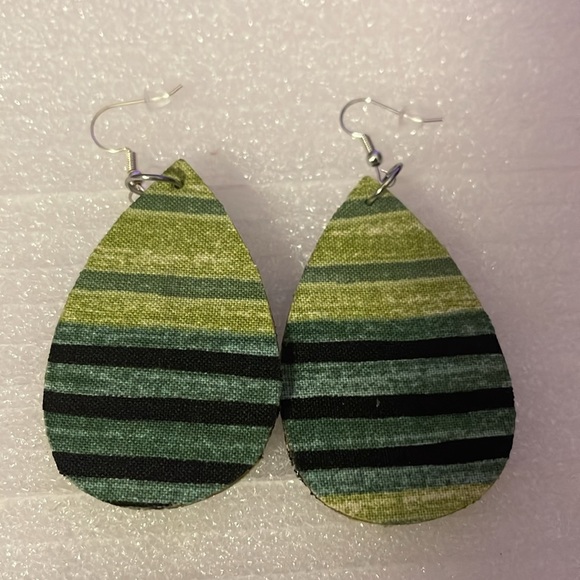 Earrings - Picture 3 of 4